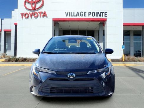 Used 2024 Toyota Corolla LE image 2