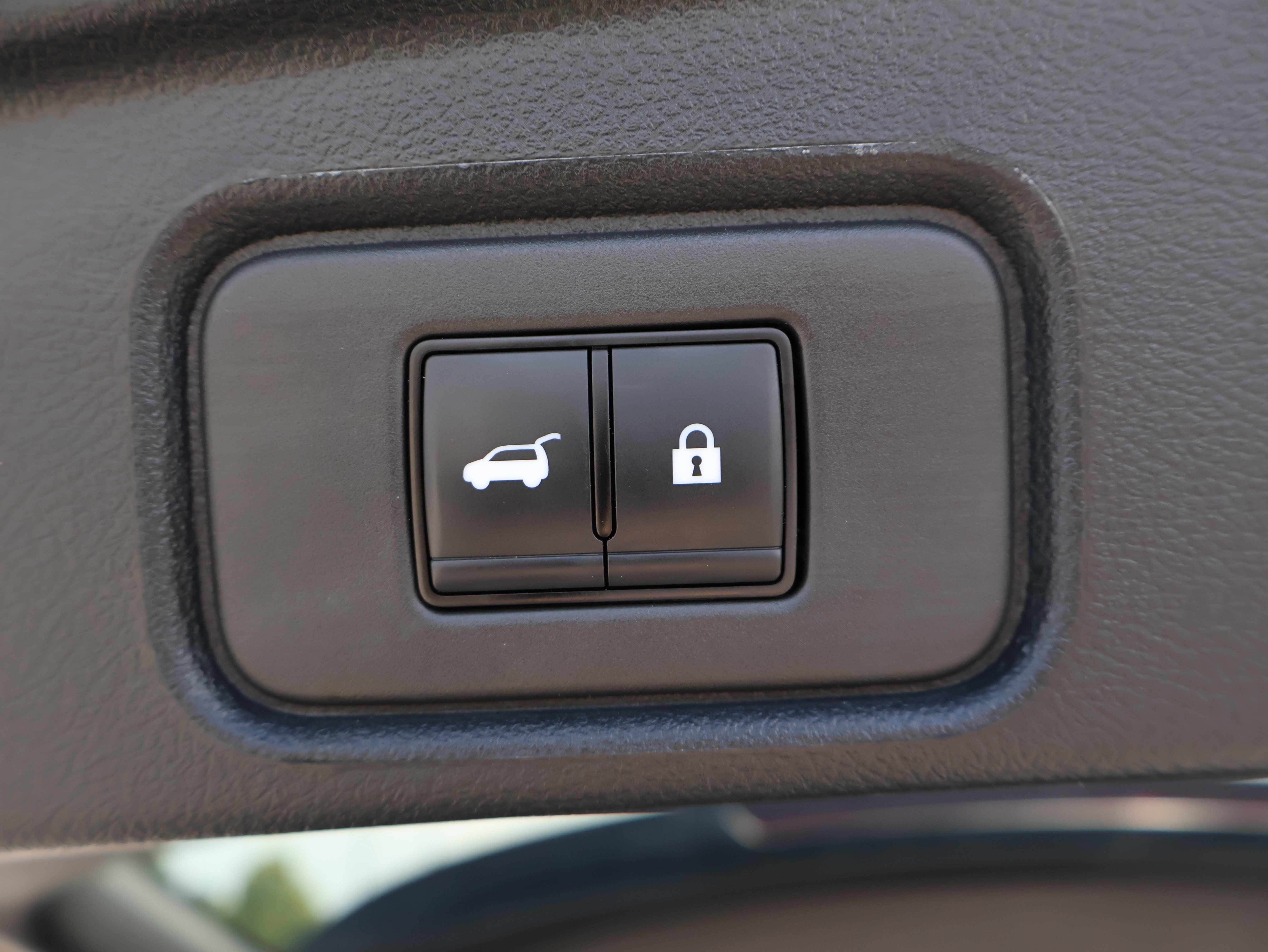 Used 2025 Nissan Pathfinder SL AWD/4WD image 8