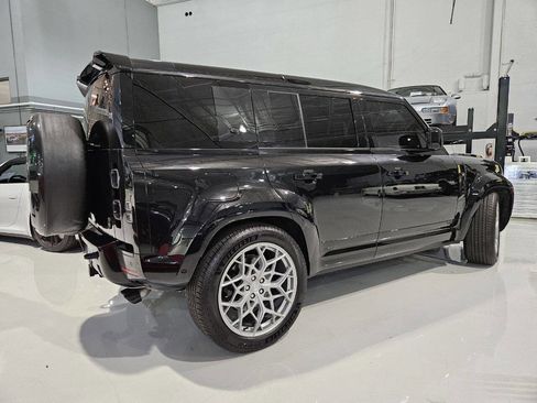Used 2024 Land Rover Defender 110 V8 image 5