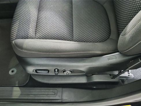 Used 2023 GMC Acadia SLE w/ Driver Convenience Package image 17