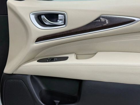 Used 2016 INFINITI QX60 3.5 Sport Utility 4D w/ Deluxe Technology Package image 32