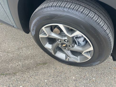 Used 2025 Chevrolet Trax LT w/ LT Convenience Package image 31