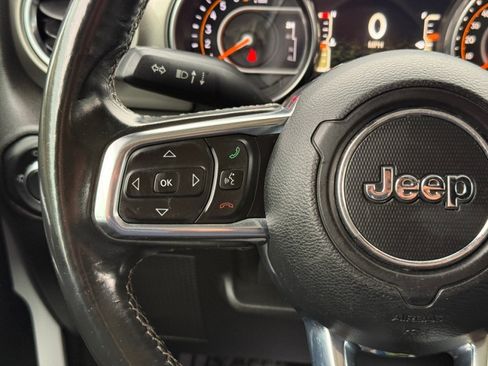 Used 2018 Jeep Wrangler Unlimited Sahara w/ Uconnect 4C Nav & Sound Group AWD/4WD image 19