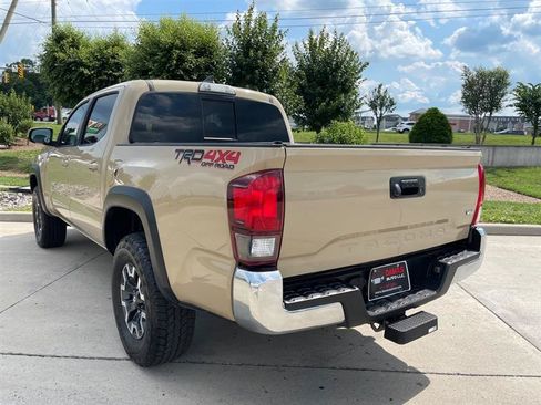 Used 2017 Toyota Tacoma TRD Off-Road w/ Tow Package (A/T) AWD/4WD image 68