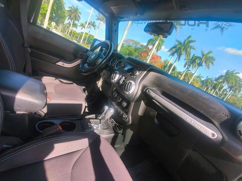 Used 2014 Jeep Wrangler Unlimited Rubicon w/ Connectivity Group AWD/4WD image 36