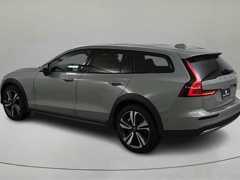 Certified 2026 Volvo V60 B5 Cross Country Plus w/ Climate Package AWD/4WD image 6