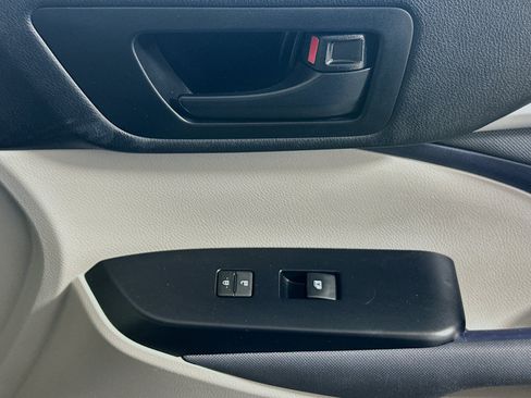 Used 2018 Toyota Highlander LE FWD image 28