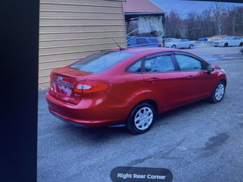 Used 2013 Ford Fiesta SE image 4