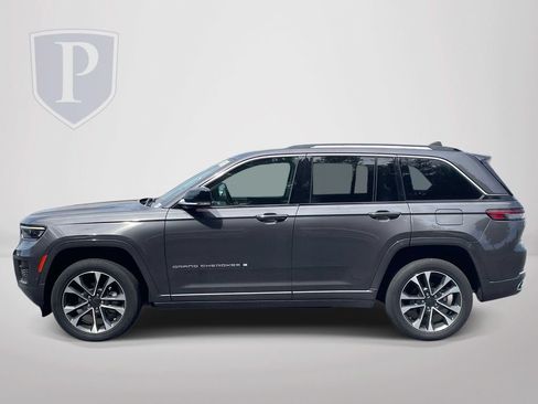 Certified 2022 Jeep Grand Cherokee Overland w/ Luxury Tech Group IV AWD/4WD image 5