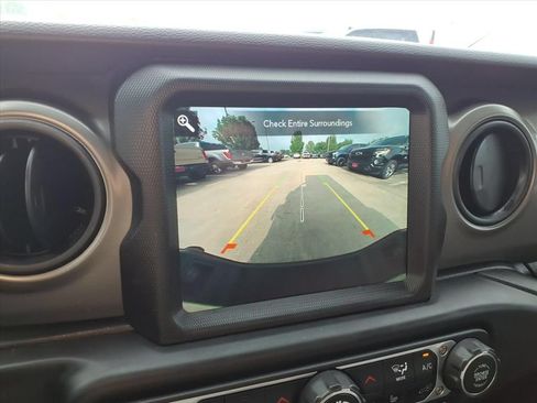 Used 2022 Jeep Gladiator Sport AWD/4WD image 24