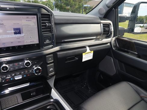 Used 2025 Ford F450 Lariat image 37