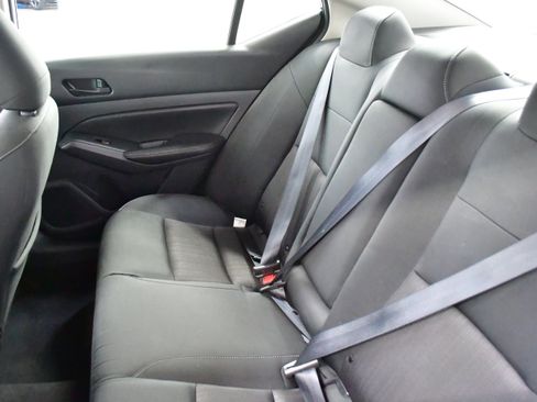 Used 2025 Nissan Altima 2.5 SV FWD image 10
