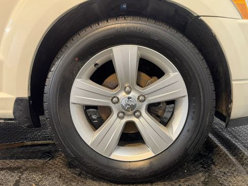 Used 2010 Dodge Caliber SXT FWD image 29