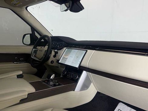 Used 2023 Land Rover Range Rover Long Wheelbase SE image 18