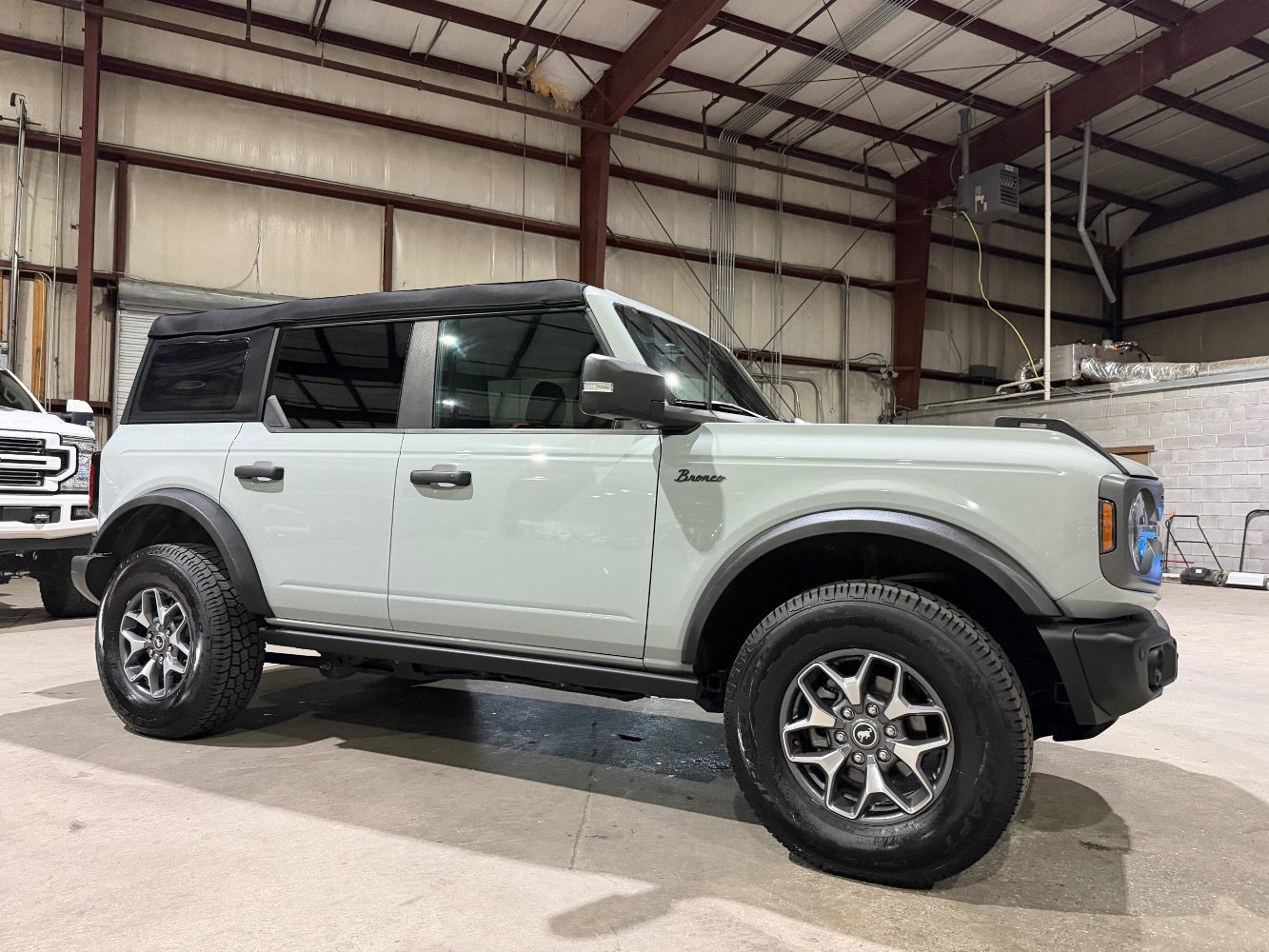 Used 2023 Ford Bronco Badlands AWD/4WD image 3