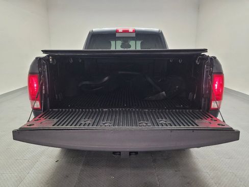 Used 2018 RAM 1500 Classic SLT AWD/4WD image 29