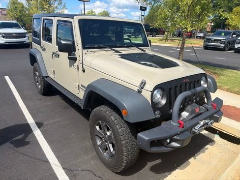 Used 2017 Jeep Wrangler Unlimited Rubicon AWD/4WD image 2
