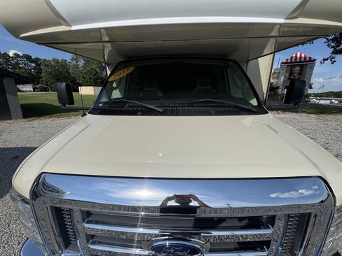 Used 2016 Ford E-450 and Econoline 450 Super Duty w/ Motorhome Prep Package RWD image 11