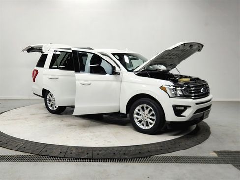 Used 2020 Ford Expedition XLT image 9