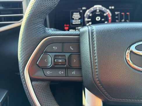 Used 2025 Toyota Tundra Limited AWD/4WD image 26