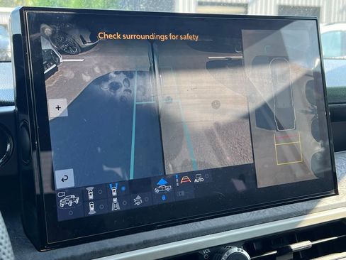 Used 2025 Toyota Tacoma Limited image 17