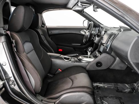Used 2014 Nissan 370Z Roadster image 29