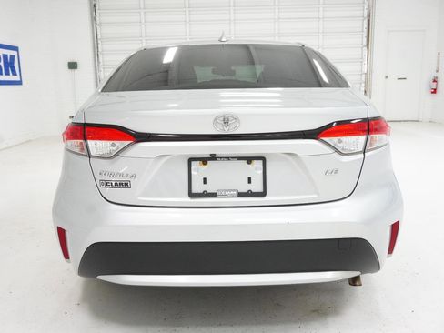 Used 2021 Toyota Corolla LE image 6