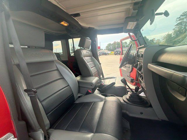 Used 2010 Jeep Wrangler Unlimited Sahara w/ Dual Top Group AWD/4WD image 18