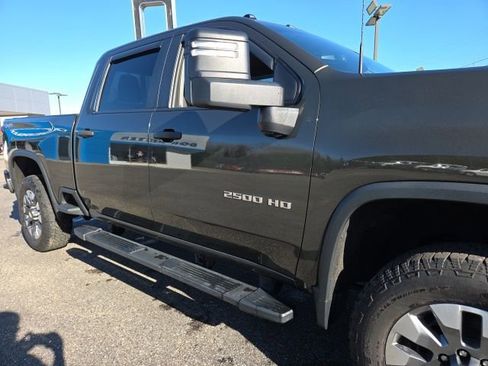 Used 2022 Chevrolet Silverado 2500 Custom w/ Custom Value Package AWD/4WD image 32