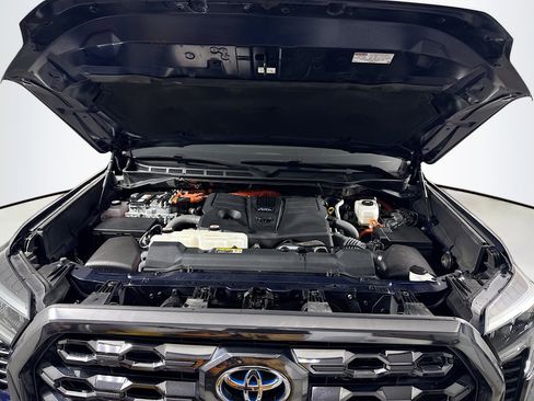Used 2024 Toyota Tundra Platinum AWD/4WD image 29