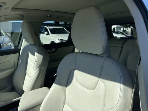Used 2020 Volvo XC60 T8 Momentum w/ Protection Package Premier image 20