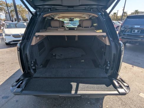 Used 2024 Land Rover Range Rover Long Wheelbase Autobiography image 23