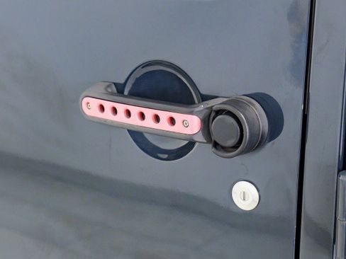 Used 2017 Jeep Wrangler Unlimited Rubicon image 37