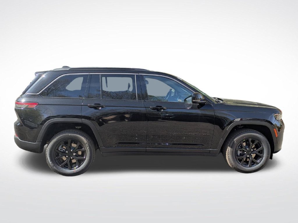 New 2026 Jeep Grand Cherokee Altitude AWD/4WD image 2