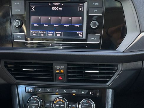 Used 2024 Volkswagen Jetta SE FWD image 18