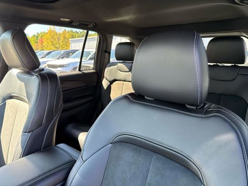 New 2025 Jeep Grand Cherokee 4WD image 11