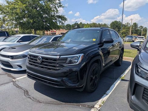 Used 2025 Volkswagen Atlas Cross Sport SEL R-Line AWD/4WD image 3