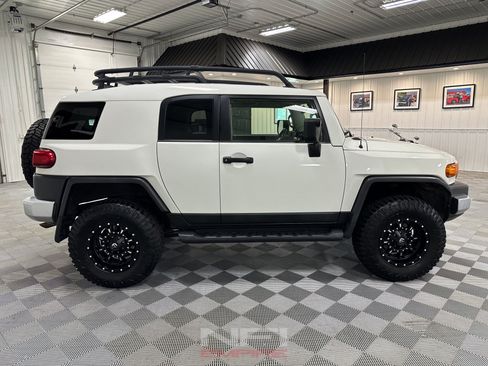 Used 2013 Toyota FJ Cruiser 4WD w/ Upgrade Pkg image 7