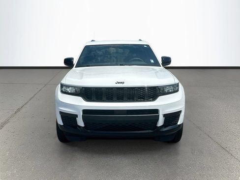Used 2023 Jeep Grand Cherokee L Laredo RWD image 2