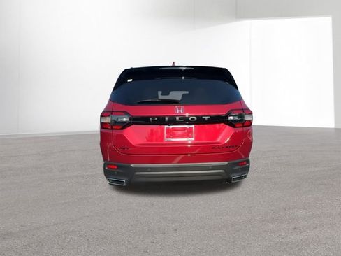 Certified 2025 Honda Pilot Black Edition image 8
