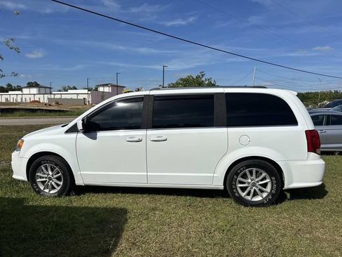 Used 2020 Dodge Grand Caravan SXT image 9