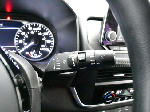 Used 2023 Nissan Rogue SV image 20