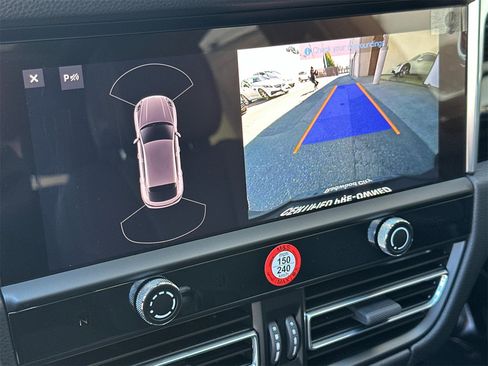 Used 2025 Porsche Macan image 23