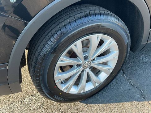 Used 2020 Volkswagen Tiguan S image 5