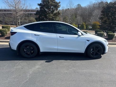 Used 2026 Tesla Model Y Long Range image 1