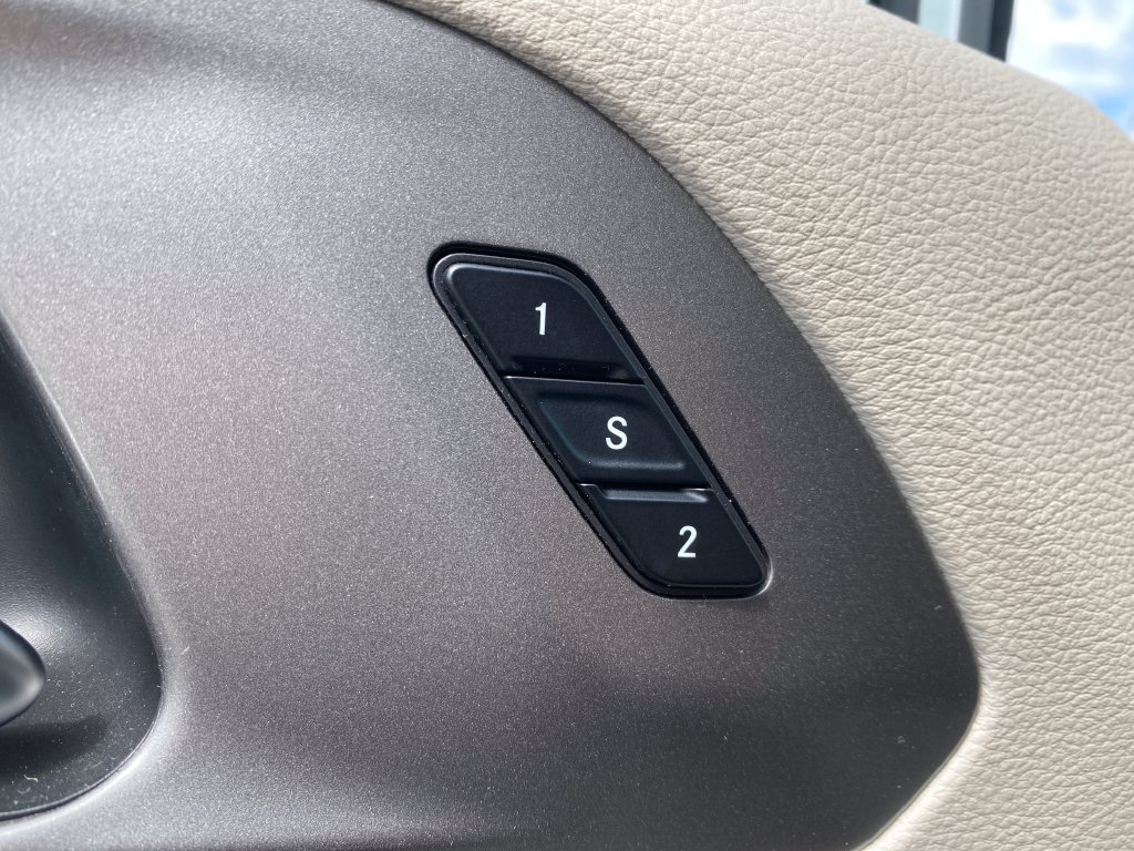 Used 2023 Chrysler Pacifica Touring-L FWD image 29
