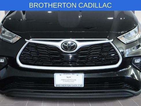 Used 2020 Toyota Highlander XLE AWD/4WD image 11
