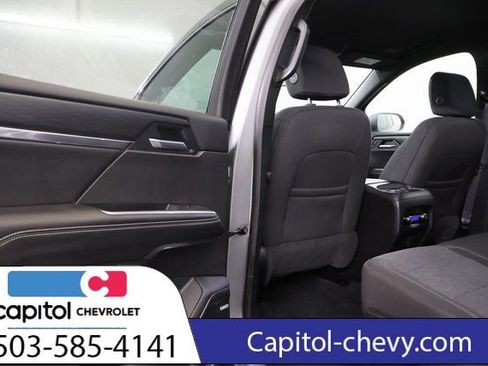 Used 2025 GMC Acadia Elevation image 25