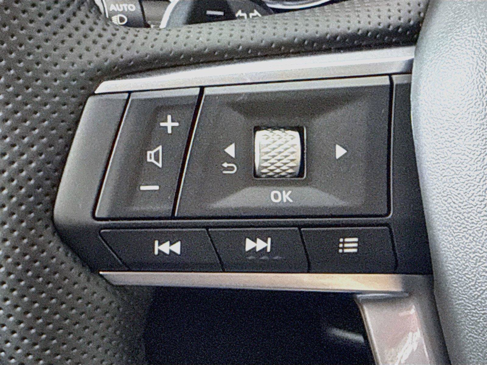 New 2026 Mitsubishi Outlander SE FWD image 12