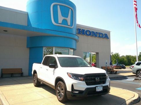 Certified 2025 Honda Ridgeline Sport image 1